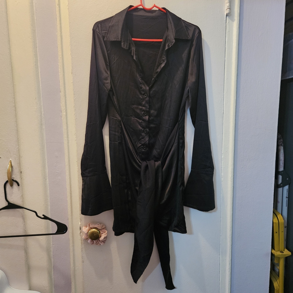 Oliveea Rose Black Elegant Button-Up Long Bellbottom Sleeve Dress